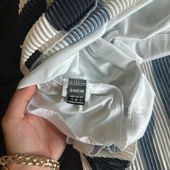 Black and Beige Pleated Mini Dress - Picture 4 of 7